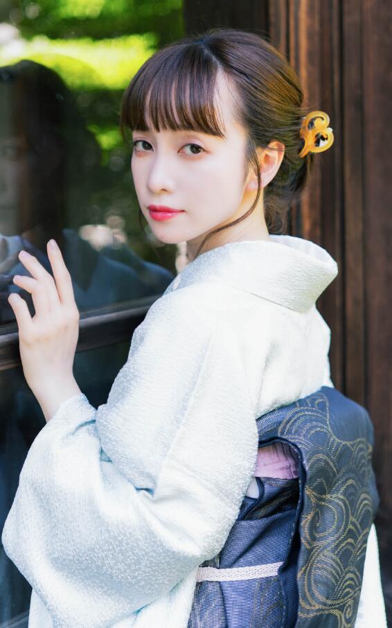 小人村みゆ