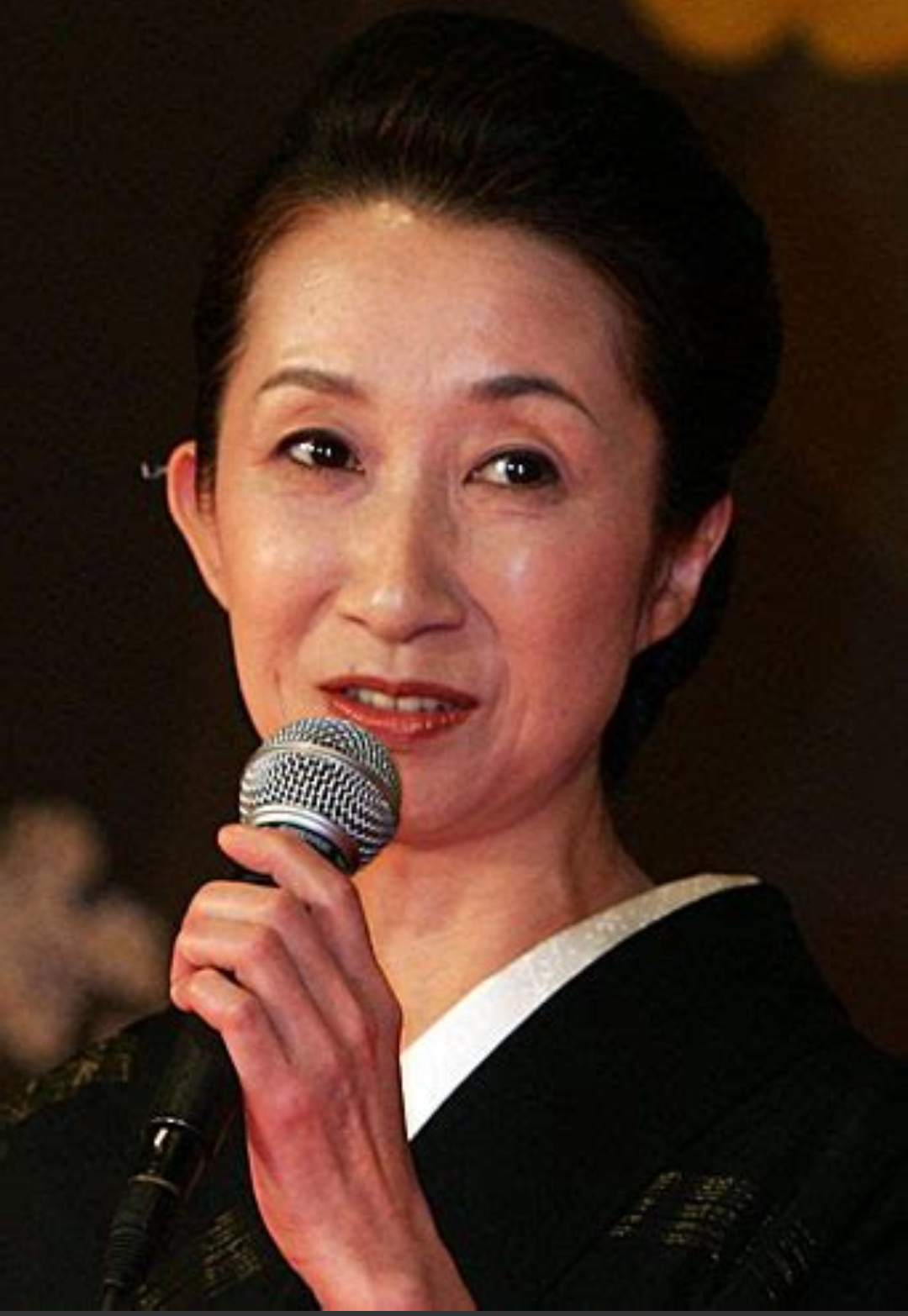 鹫尾真知子