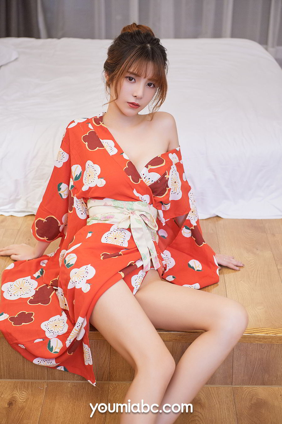 美女模特小语x鲜艳和服暖房娇妻纤纤玉体系列写真