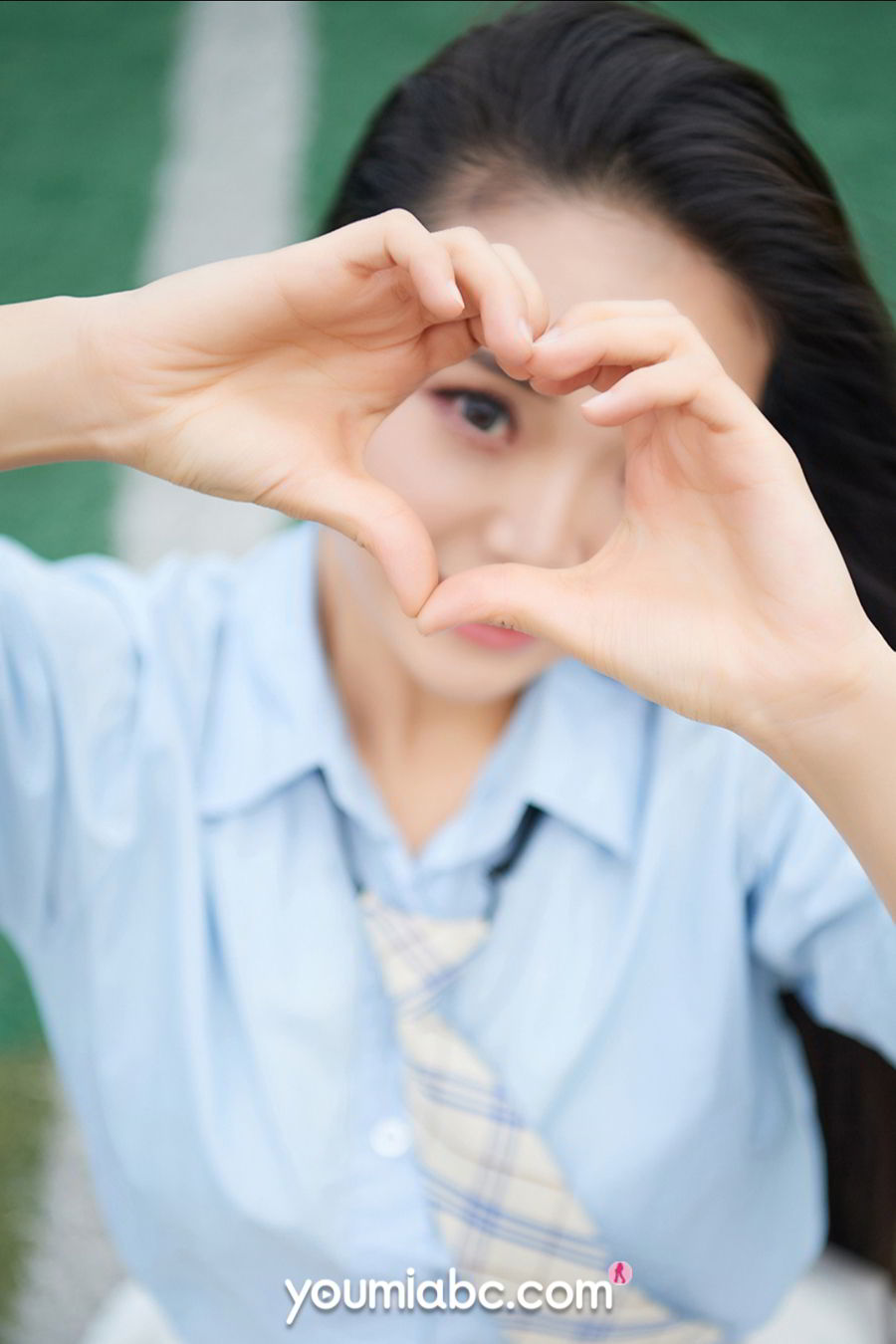 养眼美女许文婷修长美腿清纯学生装扮性感写真