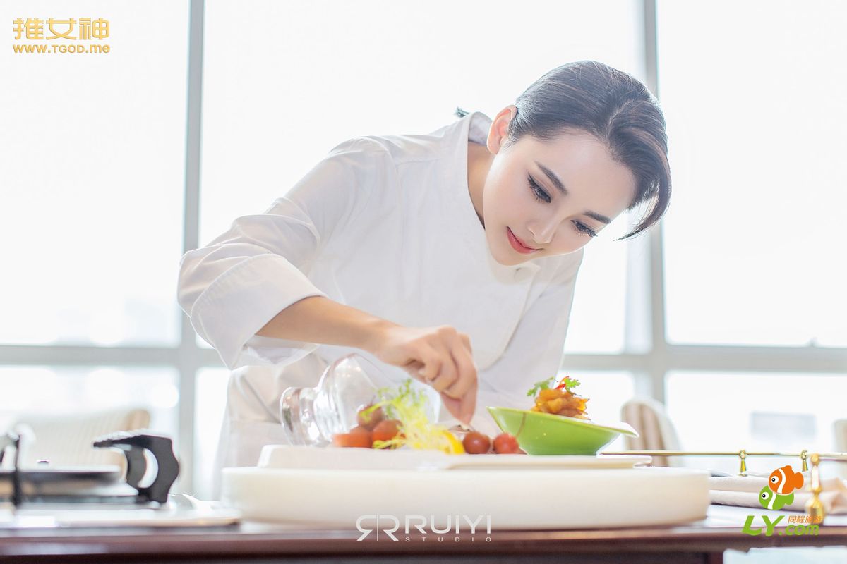 气质模特梁晶莹高挑身材女神去哪儿主题优雅套图