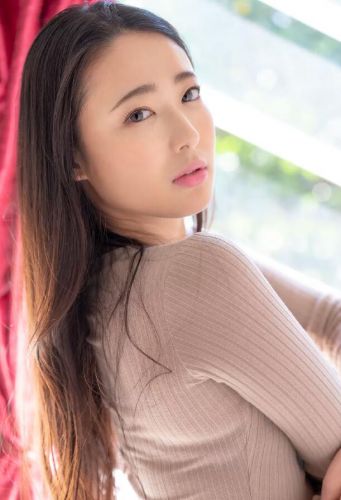 松岡すず(松冈铃,Suzu Matsuoka)